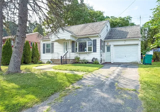 1st image of 125 Merritt Pl, New Hartford, NY 13413 | MLS# S1700802