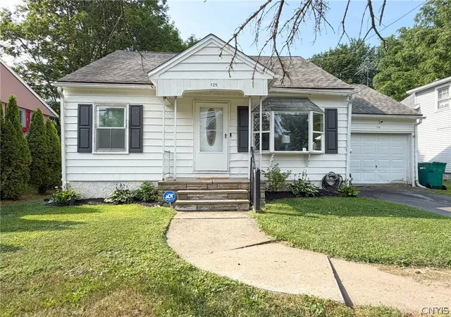 3rd image of 125 Merritt Pl, New Hartford, NY 13413 | MLS# S1700802