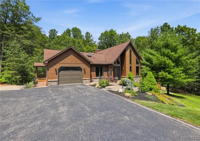Photo 3 of Sale Pending at 6269 Hillcroft Dr, Boston, NY 14025 | MLS# B1699838 | Listing updated on 2026-07-27