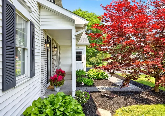 4th image of 953 Dibbles Trl, Webster, NY 14580 | MLS# R1699647