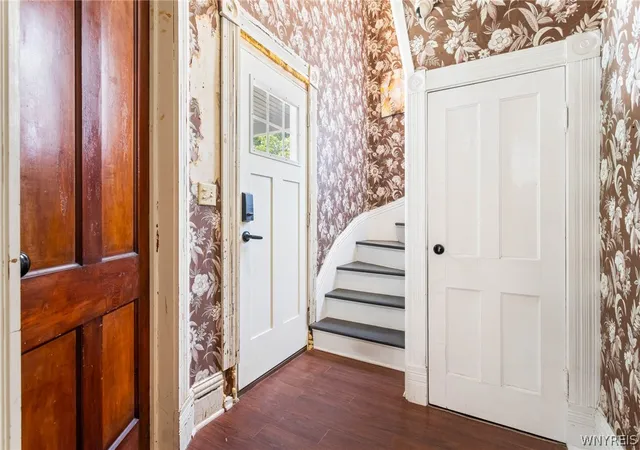 Photo 2 of Sale Pending at 9 Lincoln Ave, Le Roy, NY 14482 | MLS# B1699905 | Listing updated on 2026-08-04