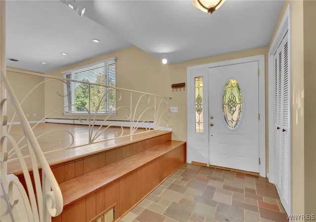 2nd image of 129 Ponderosa Dr, Buffalo, NY 14221 | MLS# B1700483