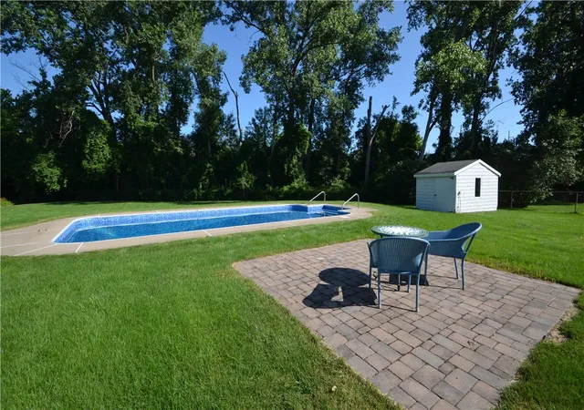 4th image of 48 Woodsong Ln, Rochester, NY 14612 | MLS# R1700561