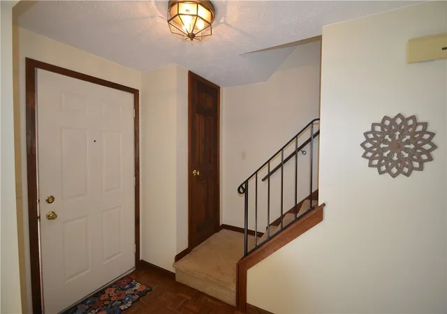 5th image of 48 Woodsong Ln, Rochester, NY 14612 | MLS# R1700561