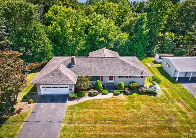 1st image of 5 Robin Rd, Utica, NY 13501 | MLS# S1700824