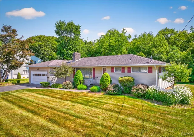 2nd image of 5 Robin Rd, Utica, NY 13501 | MLS# S1700824