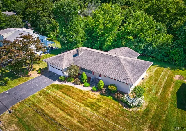 4th image of 5 Robin Rd, Utica, NY 13501 | MLS# S1700824