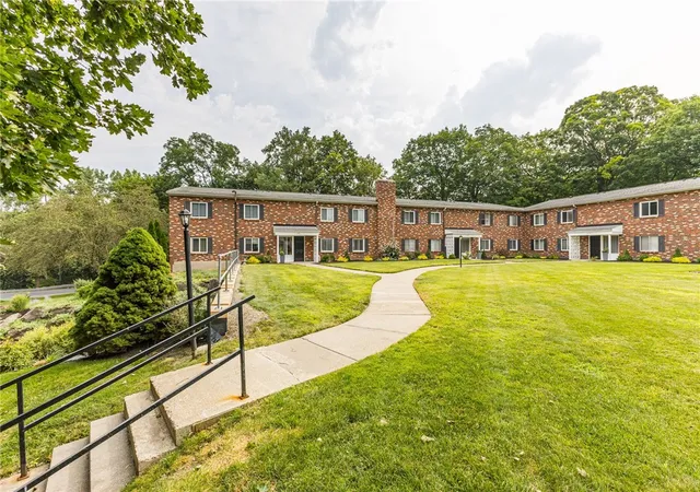 2nd image of 4 Lost Mountain, Rochester, NY 14625 | MLS# R1700514