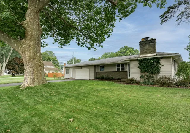 2nd image of 167 Willowen Dr, Rochester, NY 14609 | MLS# R1700087