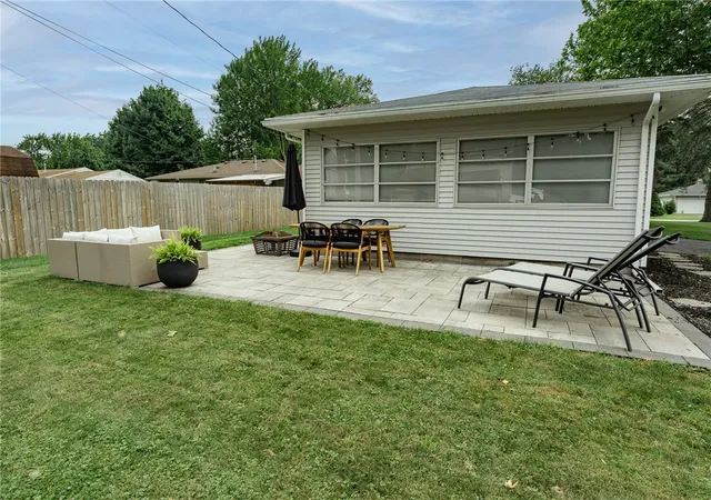 4th image of 167 Willowen Dr, Rochester, NY 14609 | MLS# R1700087
