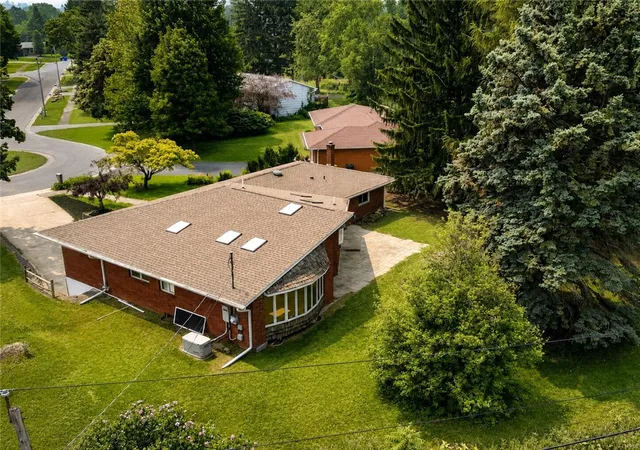 Photo 4 of Sale Pending at 7 Frandee Ln, Rochester, NY 14626 | MLS# R1679628 | Listing updated on 2026-08-01
