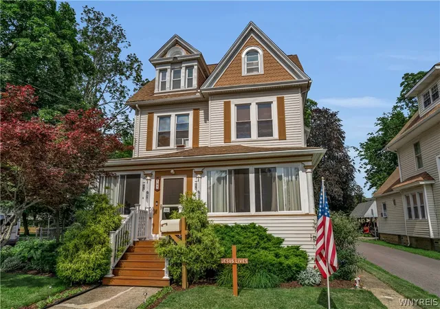 1st image of 107 Niagara St, North Tonawanda, NY 14120 | MLS# B1700811