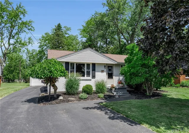 Photo 1 of Sale Pending at 650 E And W Rd, Buffalo, NY 14224 | MLS# B1698244 | Listing updated on 2026-07-31