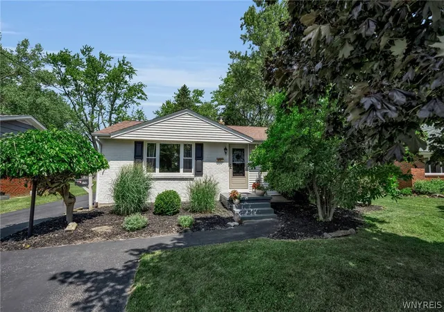 Photo 2 of Sale Pending at 650 E And W Rd, Buffalo, NY 14224 | MLS# B1698244 | Listing updated on 2026-07-31