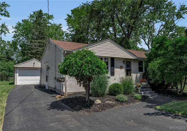 Photo 3 of Sale Pending at 650 E And W Rd, Buffalo, NY 14224 | MLS# B1698244 | Listing updated on 2026-07-31