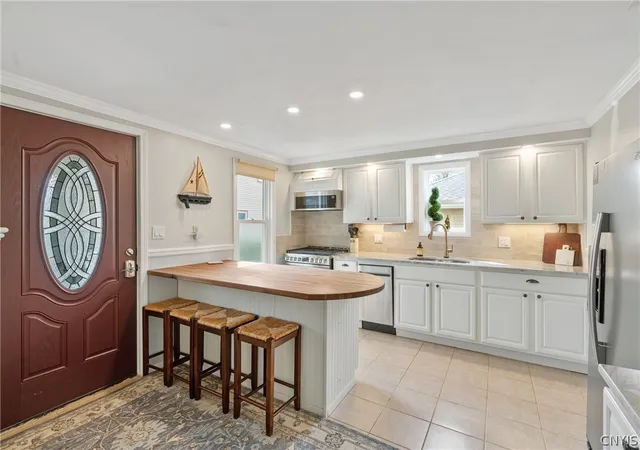 4th image of 6989 Van Antwerp Dr, Cicero, NY 13039 | MLS# S1700821
