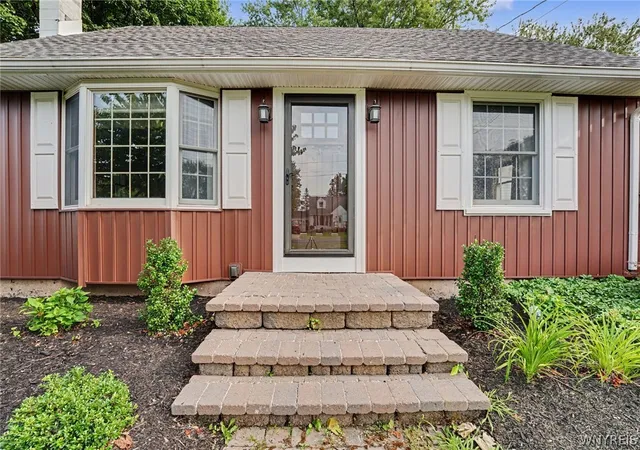 2nd image of 6334 Dorchester Rd, Lockport Town, NY 14094 | MLS# B1700077