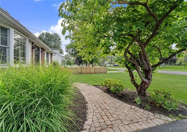 3rd image of 6334 Dorchester Rd, Lockport Town, NY 14094 | MLS# B1700077