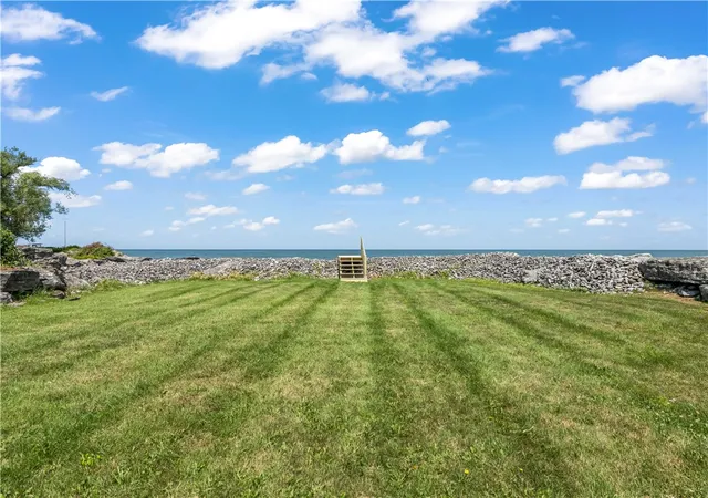 32nd image of 1934 Edgemere Dr, Rochester, NY 14612 | MLS# R1700521