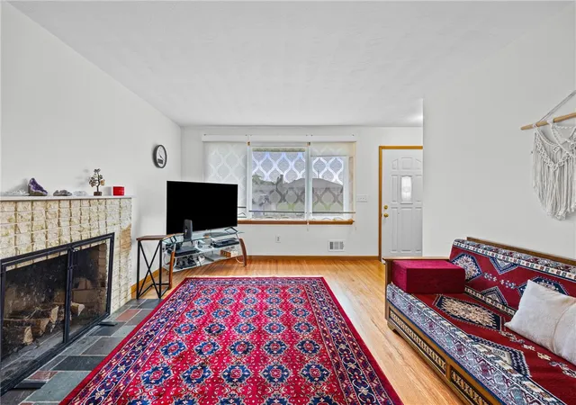 Photo 4 of Single family home for sale at 9 Tarwood Dr, Rochester, NY 14606 | MLS# R1700850 | Listing updated on 2026-08-04