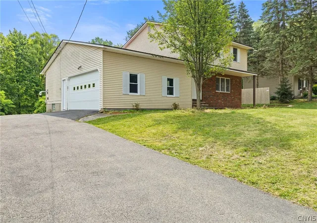 2nd image of 4824 Harris Rd, Syracuse, NY 13215 | MLS# S1700508