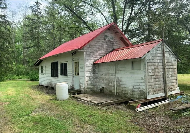 2nd image of 9078 Wilson Cove Rd, Canastota, NY 13032 | MLS# S1700485