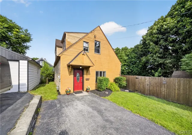 1st image of 211 Schaffer Ave, Salina, NY 13206 | MLS# S1700953