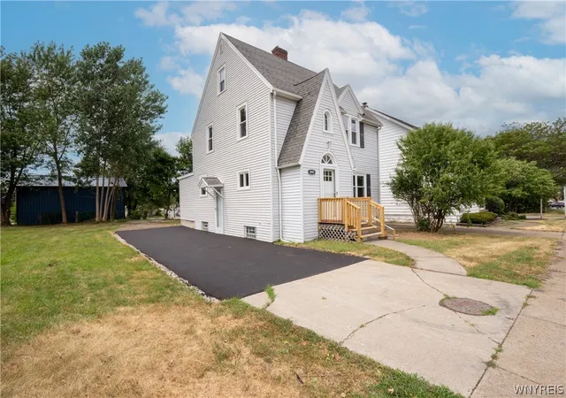 Photo 2 of Sale Pending at 3997 S Park Ave, Buffalo, NY 14219 | MLS# B1698237 | Listing updated on 2026-08-02