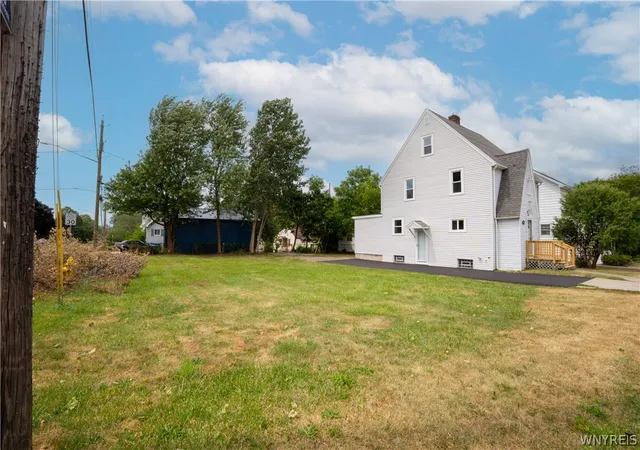 Photo 4 of Sale Pending at 3997 S Park Ave, Buffalo, NY 14219 | MLS# B1698237 | Listing updated on 2026-08-02