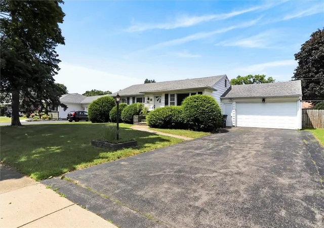 Photo 2 of Sale Pending at 38 Stanridge Ct, Rochester, NY 14617 | MLS# R1700994 | Listing updated on 2026-07-30