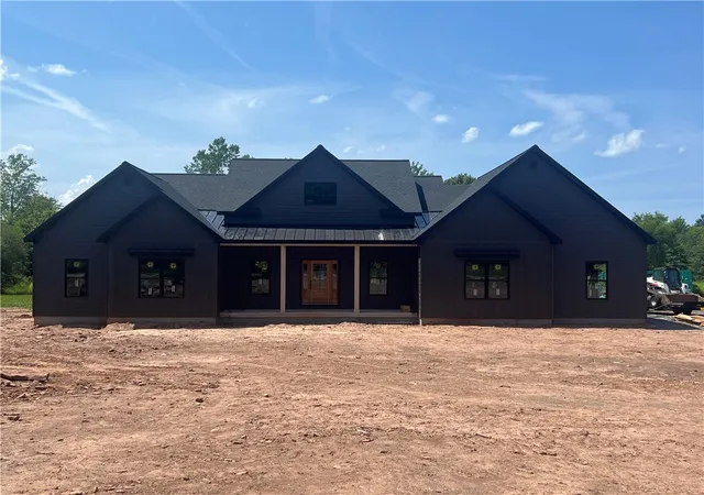 2nd image of 425 County Line Rd, Webster, NY 14580 | MLS# R1700998