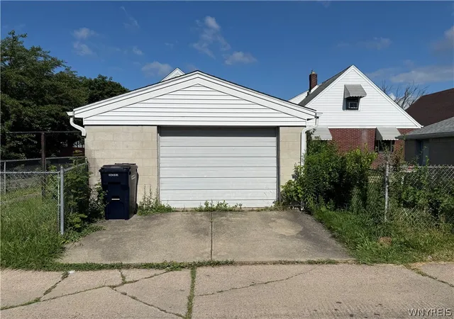 10th image of 484 22nd St, Niagara Falls, NY 14303 | MLS# B1700752