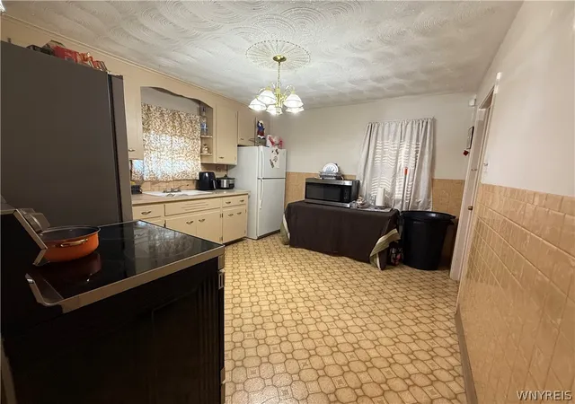 3rd image of 484 22Nd St, Niagara Falls, NY 14303 | MLS# B1700752