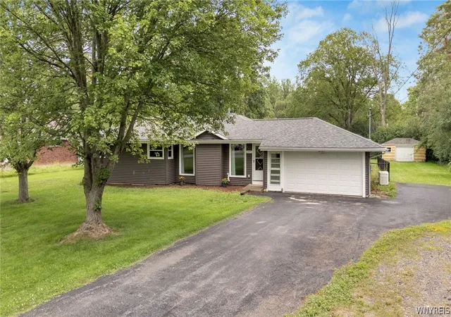 2nd image of 597 Alt Blvd, Grand Island, NY 14072 | MLS# B1697224