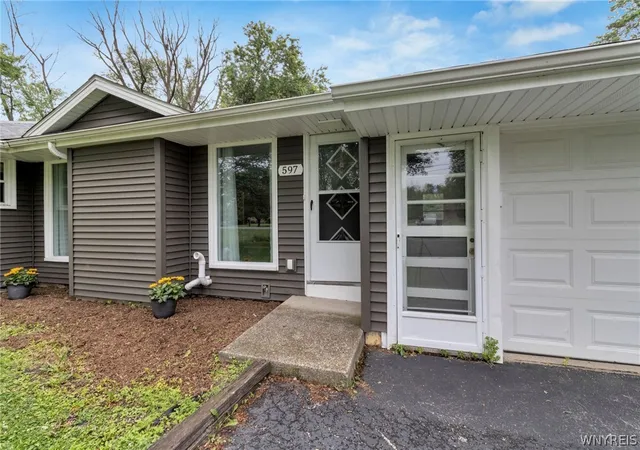 3rd image of 597 Alt Blvd, Grand Island, NY 14072 | MLS# B1697224
