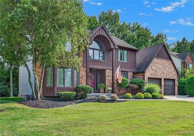 1st image of 231 Londonderry Ln, Getzville, NY 14068 | MLS# B1701030