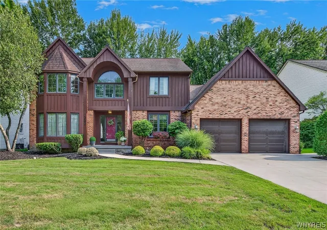 2nd image of 231 Londonderry Ln, Getzville, NY 14068 | MLS# B1701030