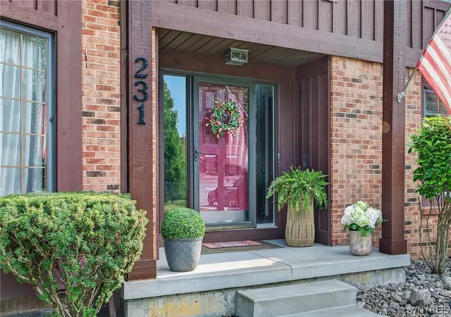 5th image of 231 Londonderry Ln, Getzville, NY 14068 | MLS# B1701030