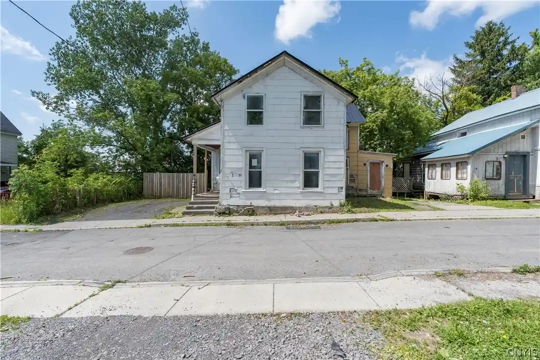 Photo 1 of Single family home for sale at 517 Jefferson St, Watertown, NY 13601 | MLS# S1695364 | Listing updated on 2026-07-23