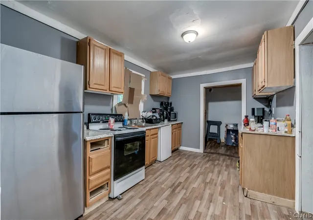 Photo 4 of Single family home for sale at 517 Jefferson St, Watertown, NY 13601 | MLS# S1695364 | Listing updated on 2026-07-23