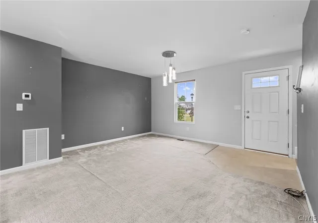 3rd image of 8661 Cobalt Dr, Cicero, NY 13039 | MLS# S1700555