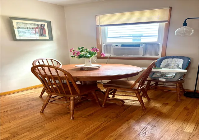 Photo 5 of Single family home for sale at 318 Grant St, Elmira, NY 14901 | MLS# R1701049 | Listing updated on 2026-07-31
