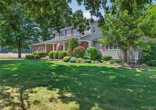 3rd image of 11700 Whitetail Dr, Marilla, NY 14102 | MLS# B1700630