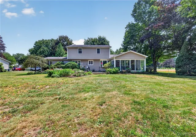 5th image of 11700 Whitetail Dr, Marilla, NY 14102 | MLS# B1700630
