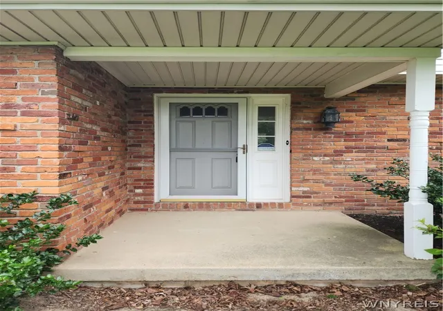 2nd image of 816 Lockport Rd, Youngstown, NY 14174 | MLS# B1701066