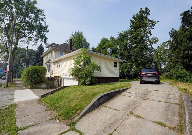 Listing Photo 2 - Condo for sale in building located at 1676 Clifford Ave, Rochester, NY 14609 - Unit #