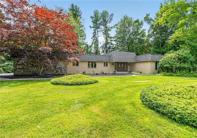 2nd image of 1139 Woodsboro Farms, Webster, NY 14580 | MLS# R1700721