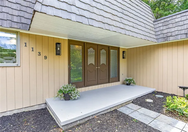 3rd image of 1139 Woodsboro Farms, Webster, NY 14580 | MLS# R1700721