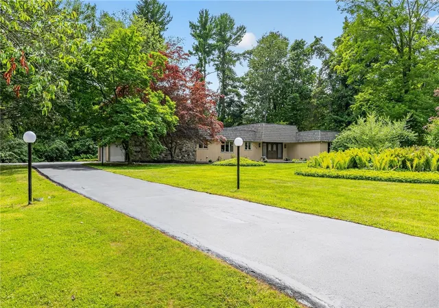 4th image of 1139 Woodsboro Farms, Webster, NY 14580 | MLS# R1700721