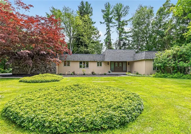 5th image of 1139 Woodsboro Farms, Webster, NY 14580 | MLS# R1700721